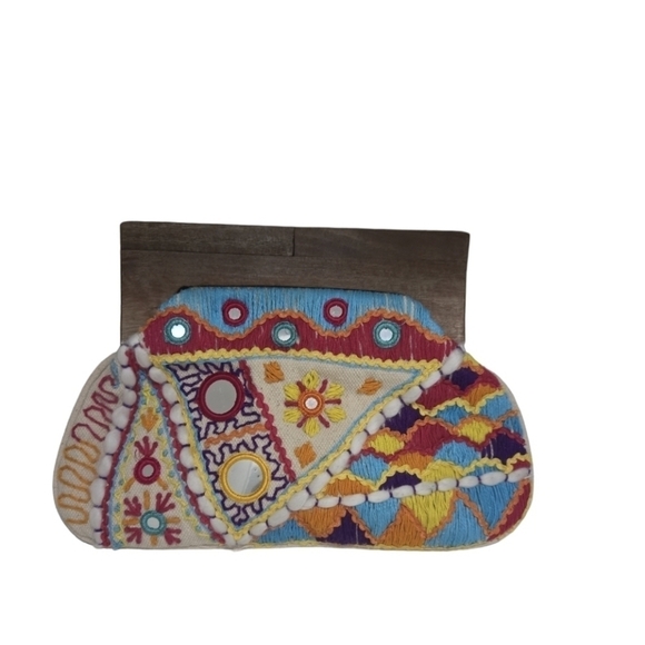 NWOT BEADED SUNBURST WOODEN HANDLE CLUTCH colorful - Picture 1 of 4